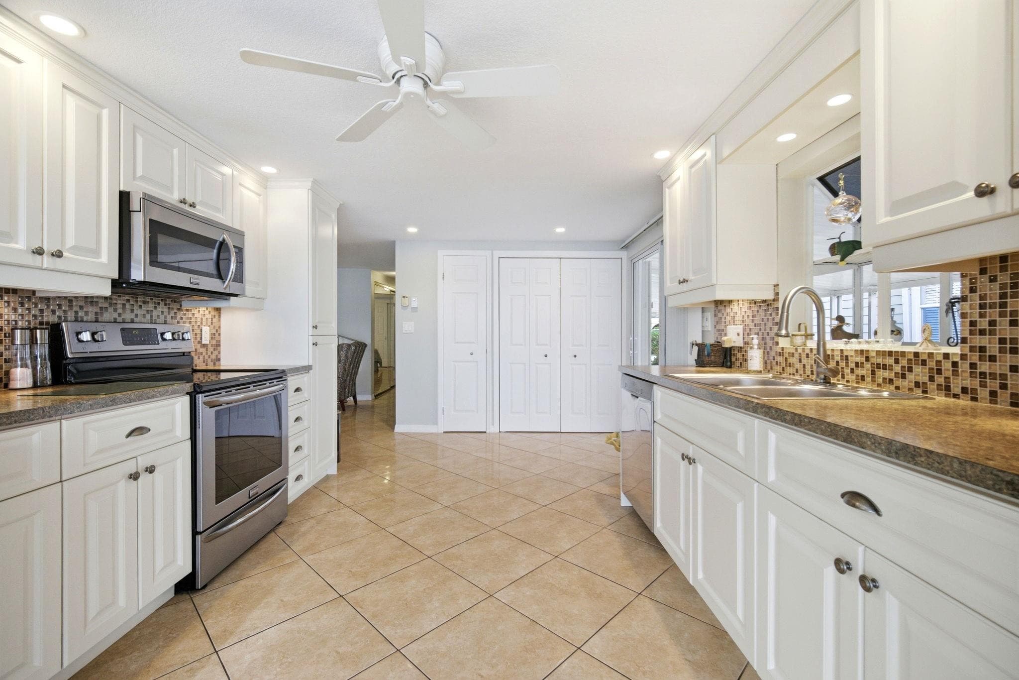 5555 Lakeshore Drive, Fort Lauderdale, FL 33312 — photo 24 of 53