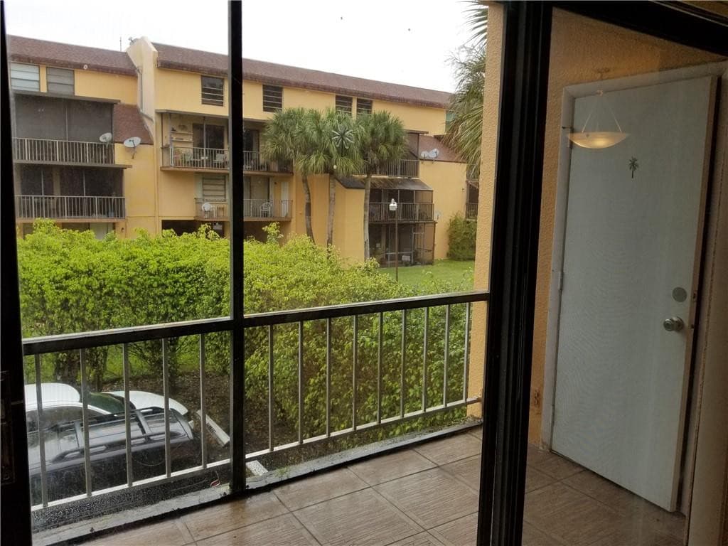 430 Commodore Drive 210, Plantation, FL 33325 — photo 19 of 50