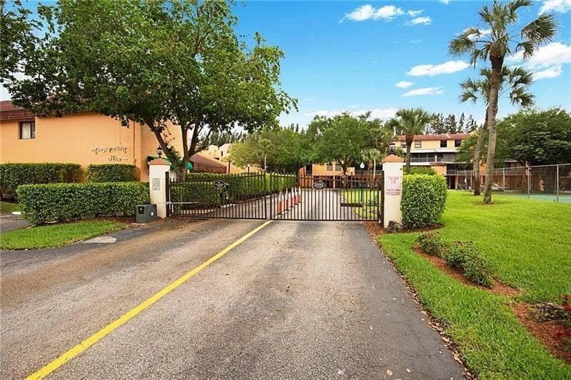430 Commodore Drive 210, Plantation, FL 33325 — photo 30 of 50