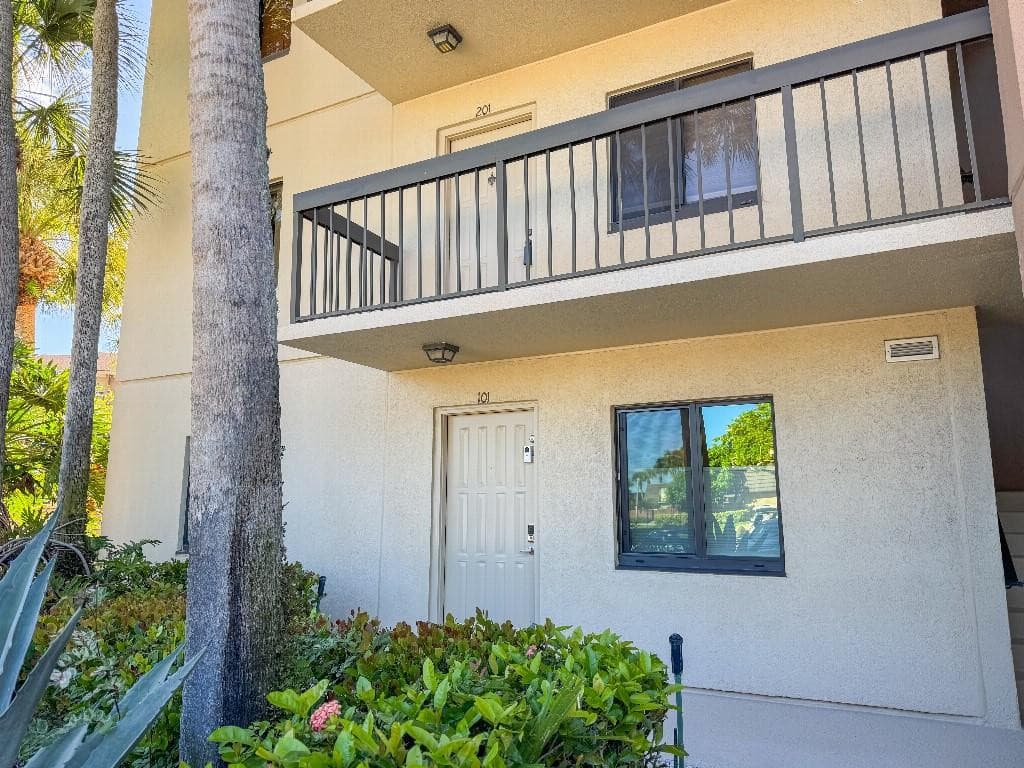 901 Seafarer Circle 101, Jupiter, FL 33477 — photo 1 of 28