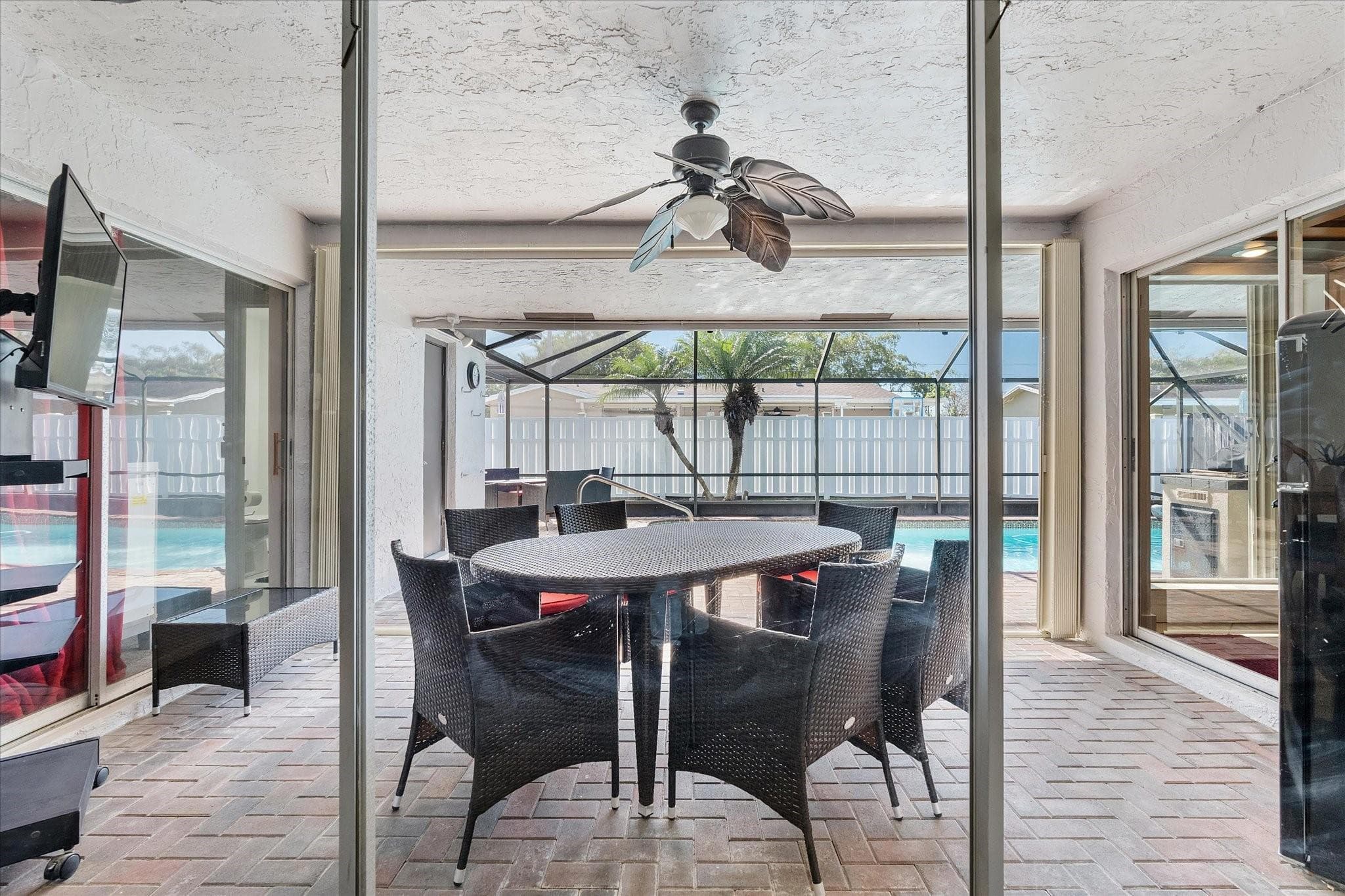 10490 NW 24th Street, Sunrise, FL 33322 — photo 6 of 35