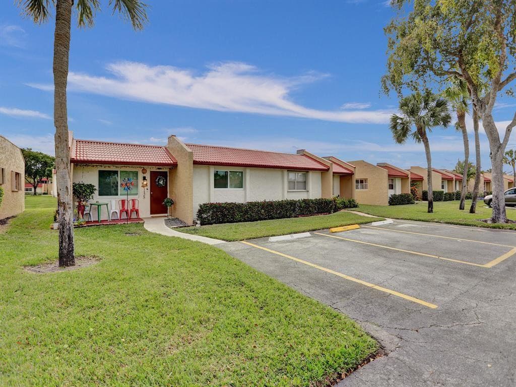 138 Lake Barbara Drive 138, West Palm Beach, FL 33411 — photo 3 of 39