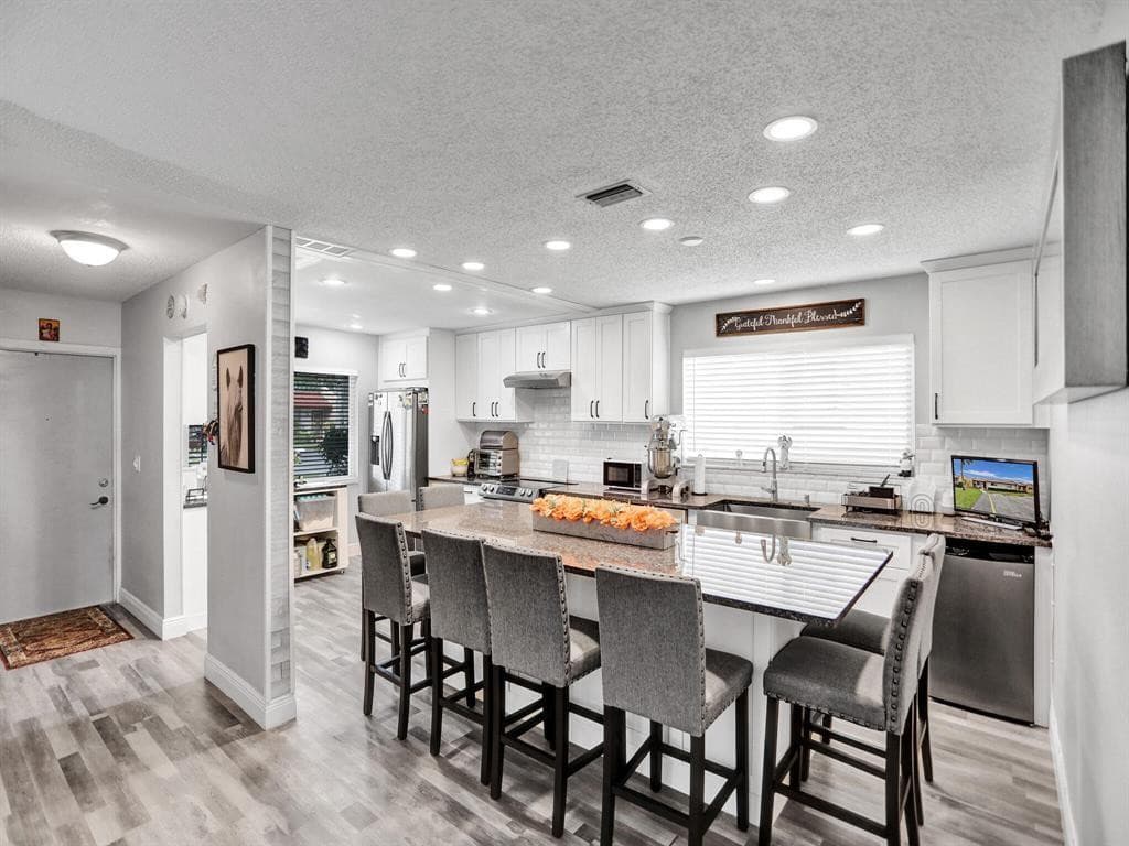 138 Lake Barbara Drive 138, West Palm Beach, FL 33411 — photo 4 of 39