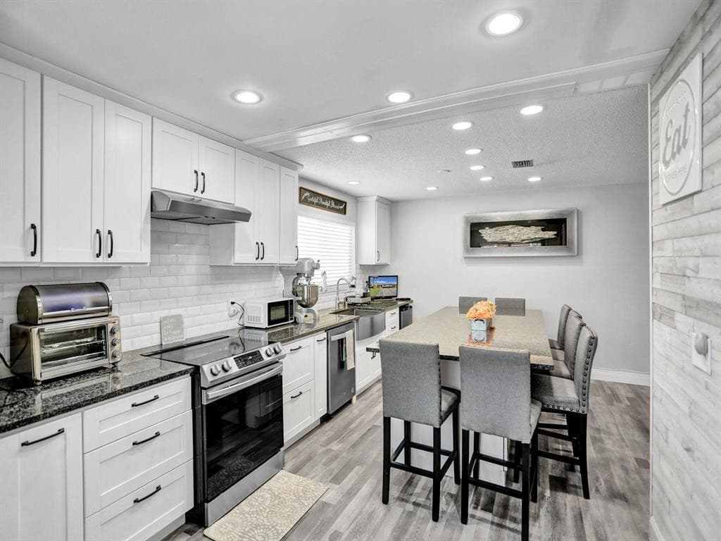 138 Lake Barbara Drive 138, West Palm Beach, FL 33411 — photo 5 of 39