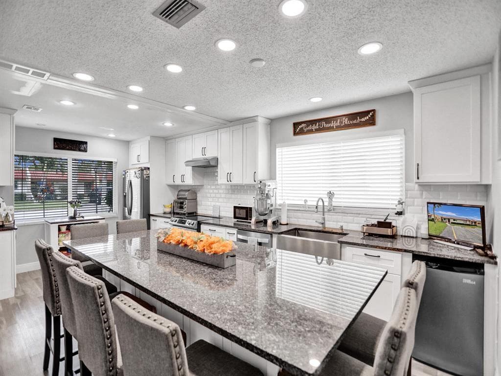 138 Lake Barbara Drive 138, West Palm Beach, FL 33411 — photo 9 of 39
