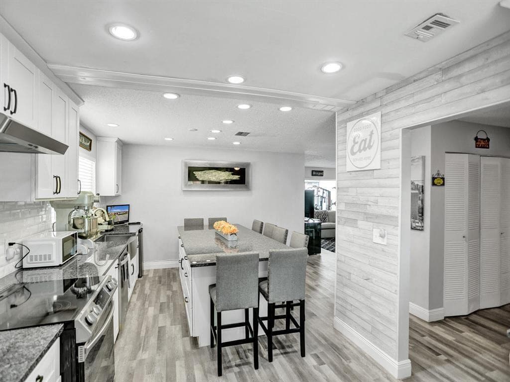 138 Lake Barbara Drive 138, West Palm Beach, FL 33411 — photo 10 of 39