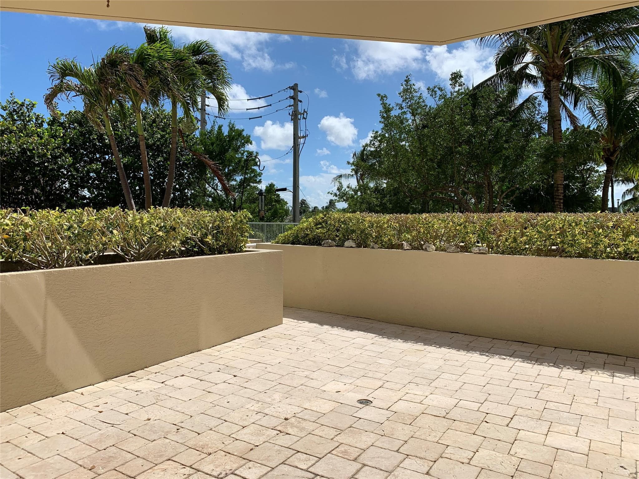 Condominium in Hillsboro Beach — photo 28 of 28