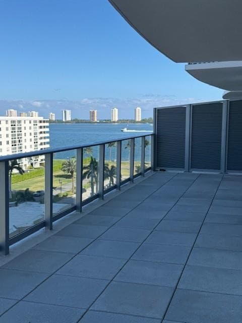 220 Lake Shore Drive 717, West Palm Beach, FL 33403 — photo 2 of 16