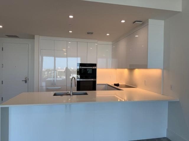 220 Lake Shore Drive 717, West Palm Beach, FL 33403 — photo 3 of 16