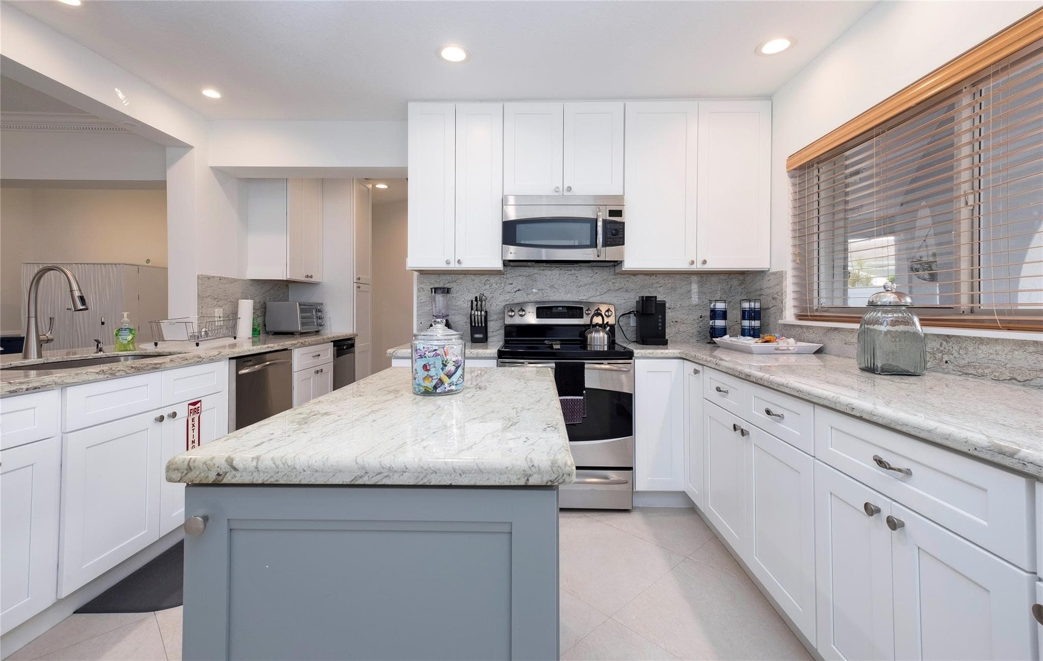 1240 SW 13th Circle, Fort Lauderdale, FL 33315 — photo 12 of 53