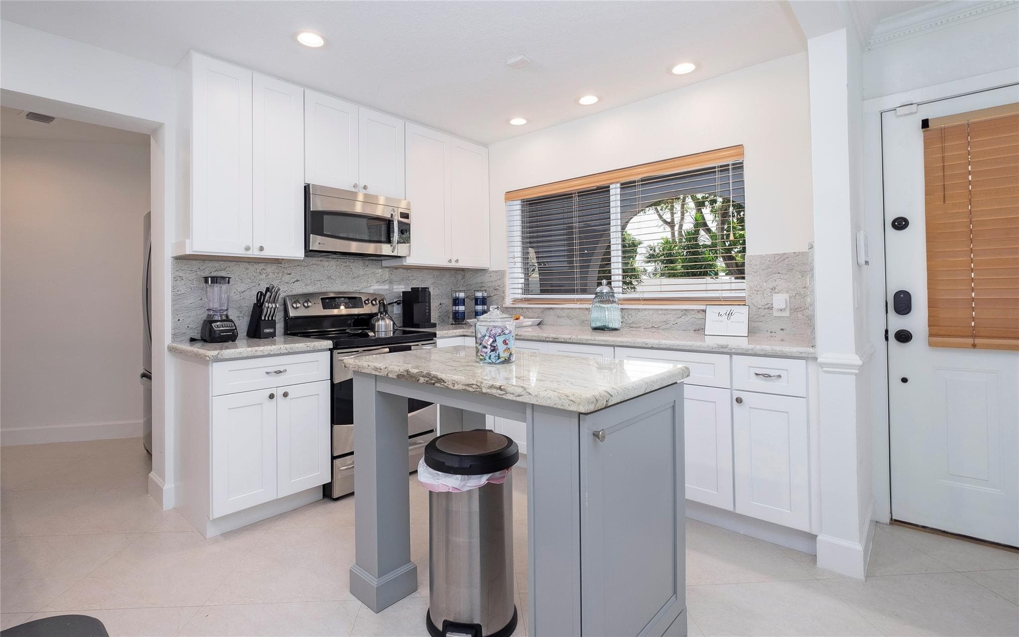 1240 SW 13th Circle, Fort Lauderdale, FL 33315 — photo 14 of 53