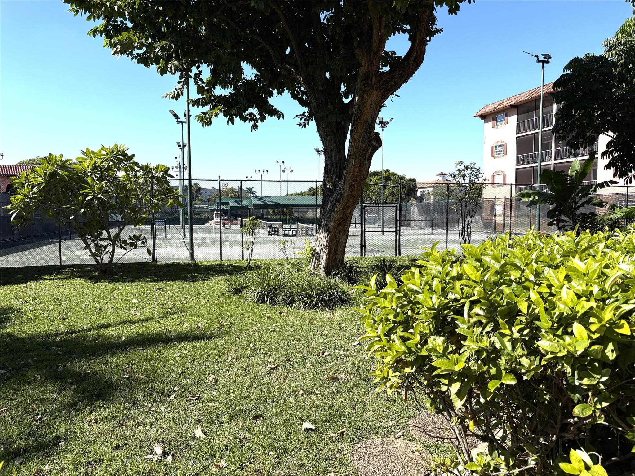 620 Tennis Club Drive 105, Fort Lauderdale, FL 33311 — photo 2 of 35