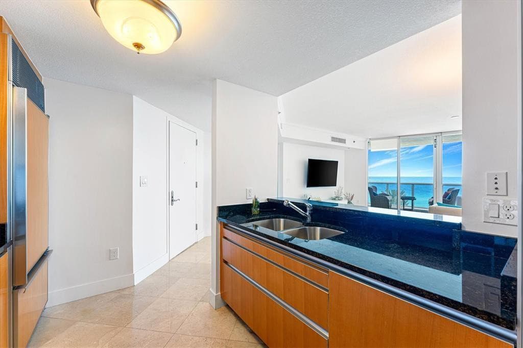 17201 Collins Avenue 805, Sunny Isles Beach, FL 33160 — photo 9 of 37