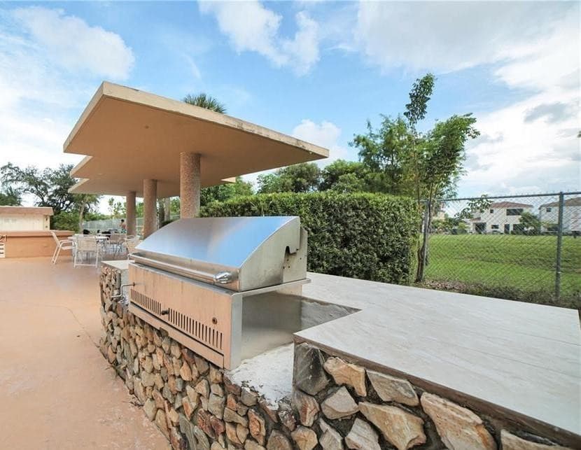 800 NE 195th Street 605, Miami, FL 33179 — photo 42 of 44