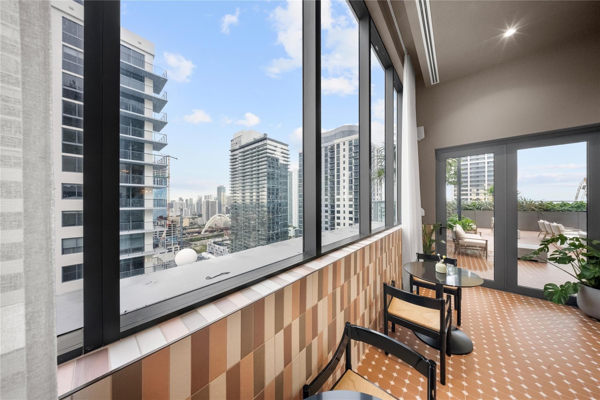 11 NE 6th Street 907, Miami, FL 33132 — photo 38 of 48