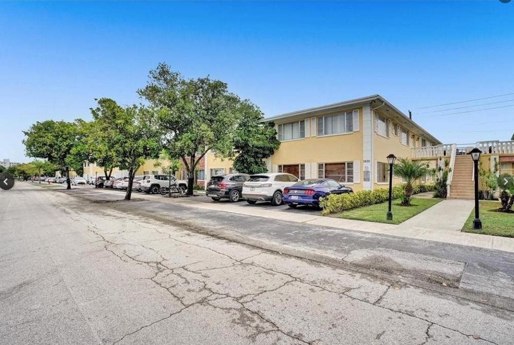 5820 NE 22nd Way 628, Fort Lauderdale, FL 33308 — photo 2 of 15