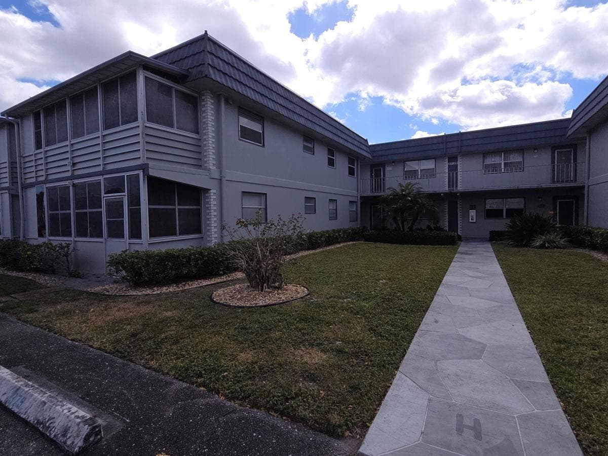 352 Brittany H 352, Delray Beach, FL 33446 — photo 2 of 15