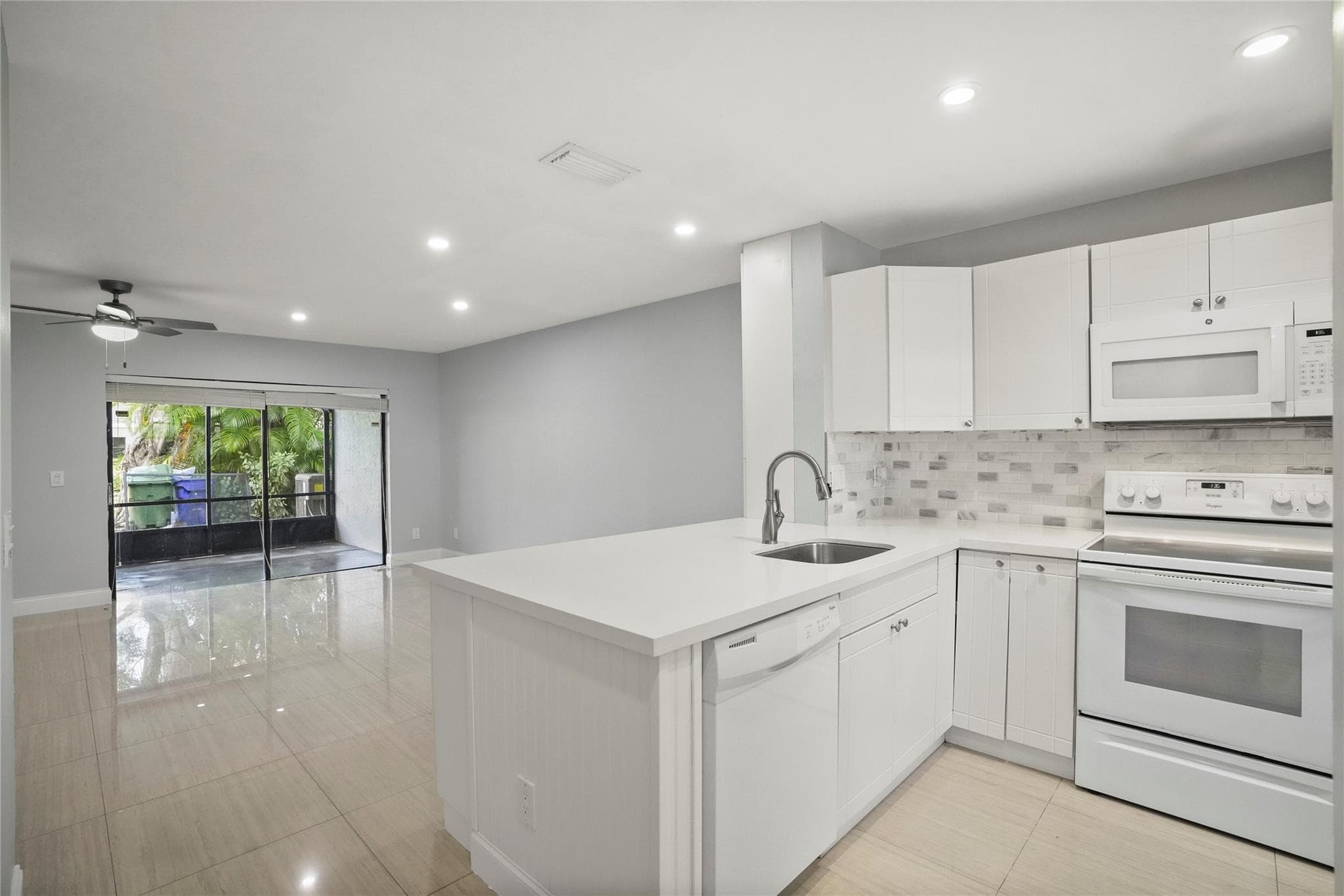 510 NW 103rd Terrace 510, Pembroke Pines, FL 33026 — photo 1 of 32