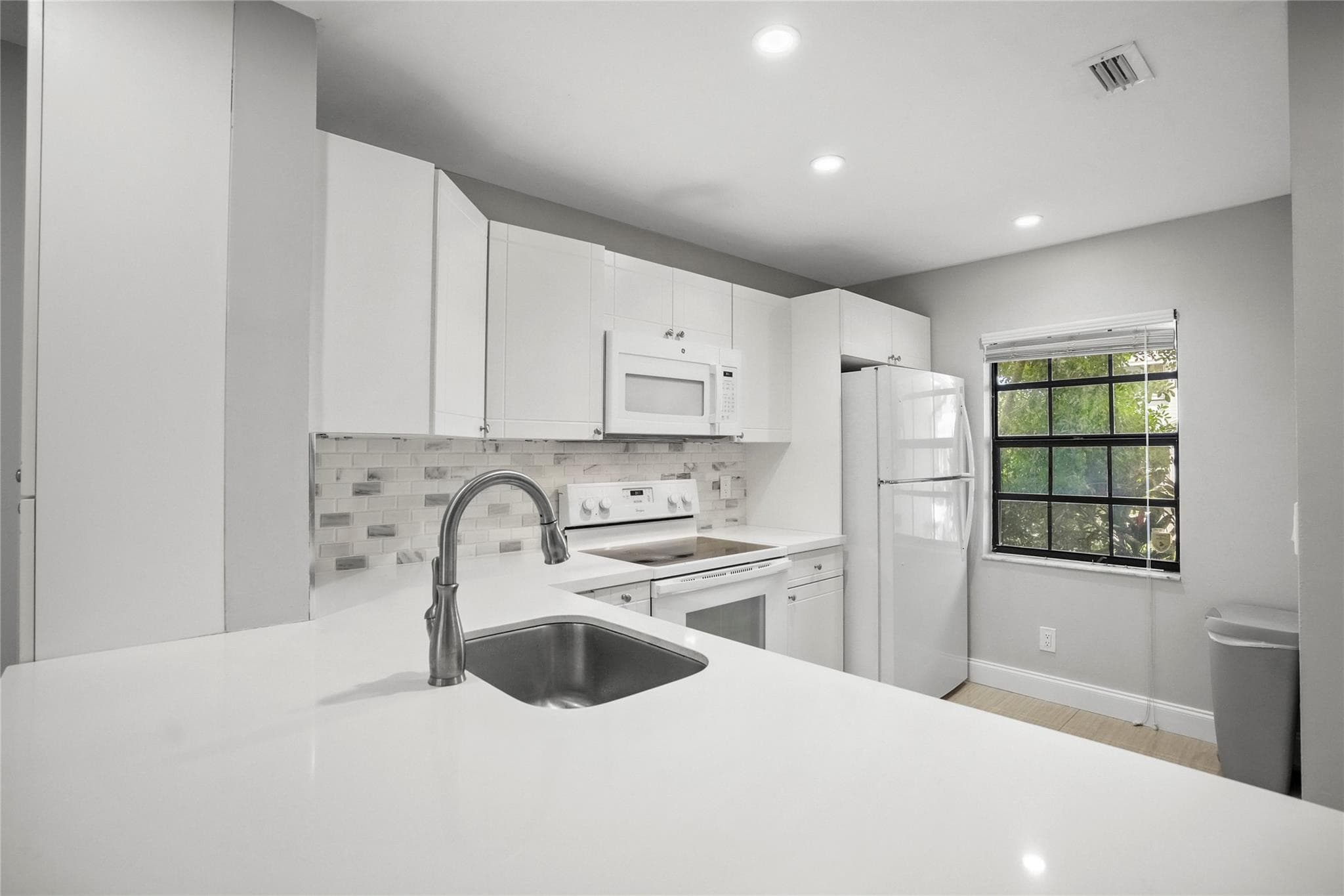 510 NW 103rd Terrace 510, Pembroke Pines, FL 33026 — photo 3 of 32
