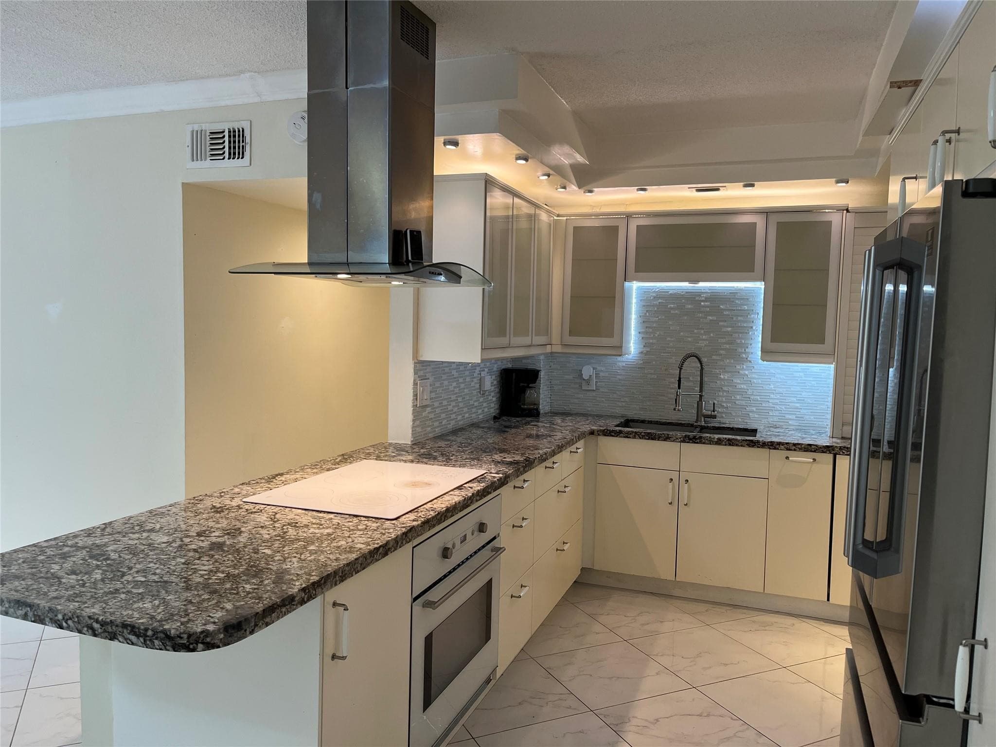 639 W Oakland Park Boulevard 104-D, Oakland Park, FL 33311 — photo 4 of 34