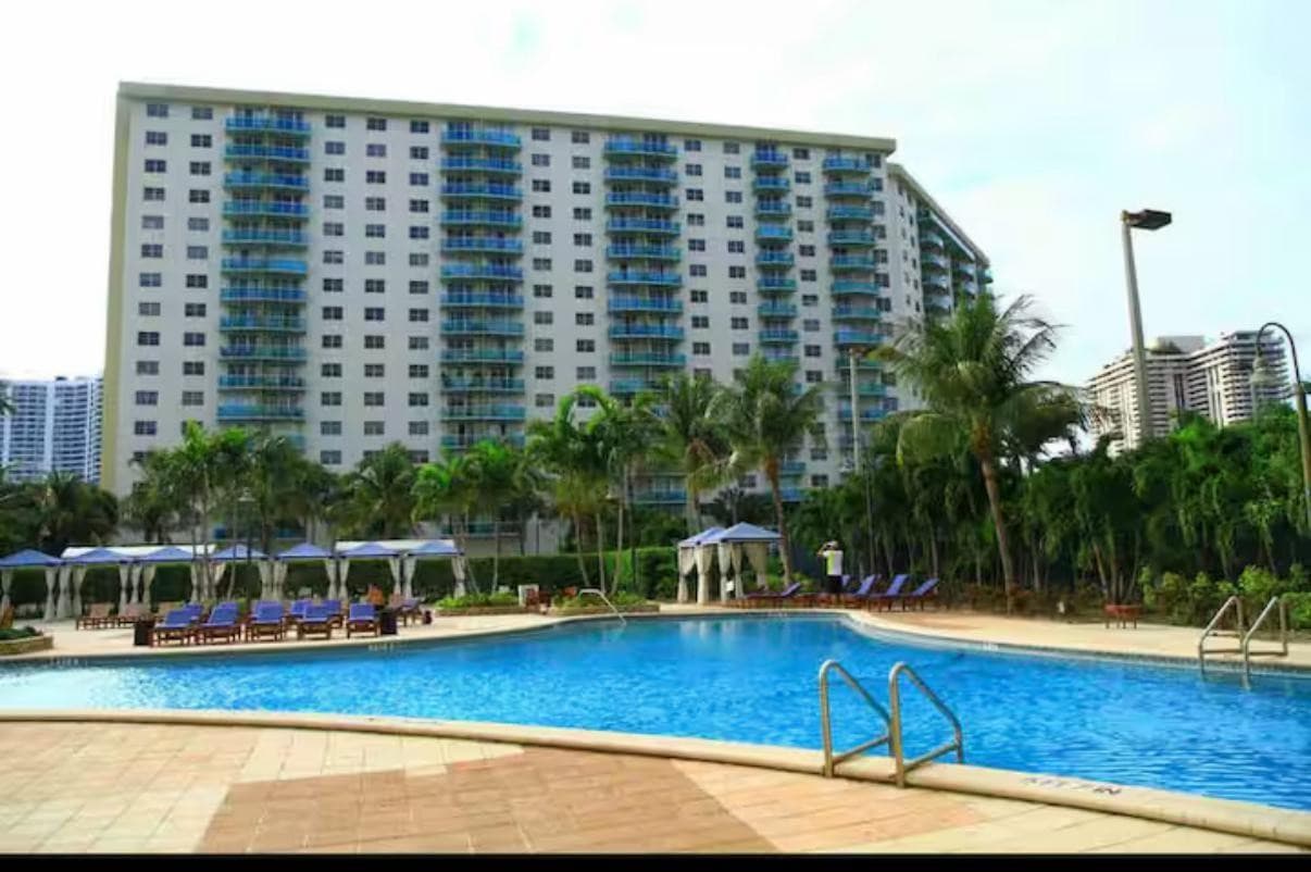 19370 Collins Avenue 301, Sunny Isles Beach, FL 33160 — photo 30 of 30