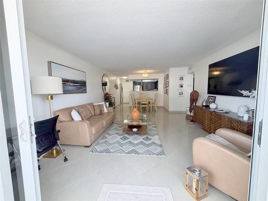 3140 S Ocean Drive 809, Hallandale Beach, FL 33009 — photo 4 of 32