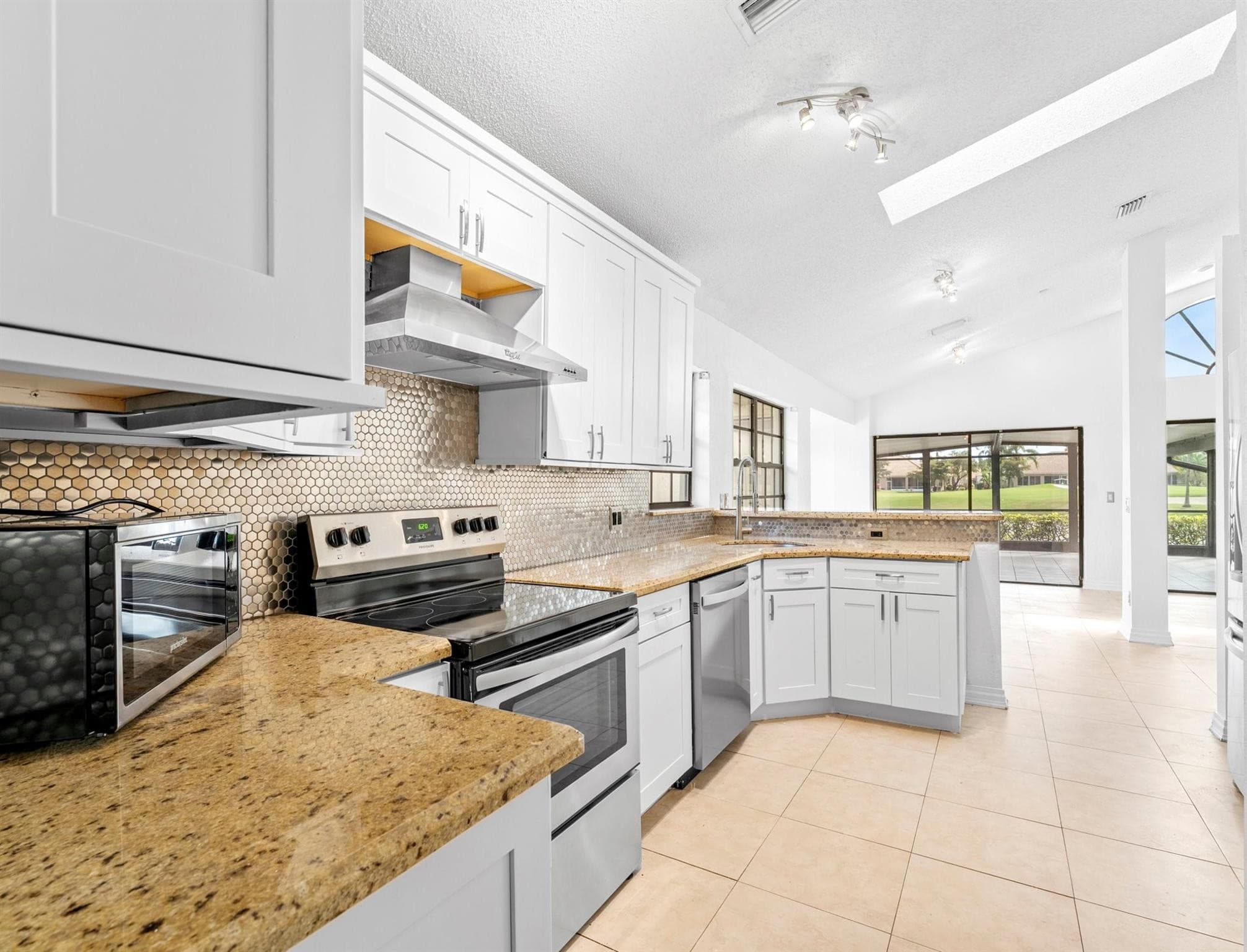 Single Family Residence in Boynton Beach — photo 5 of 31