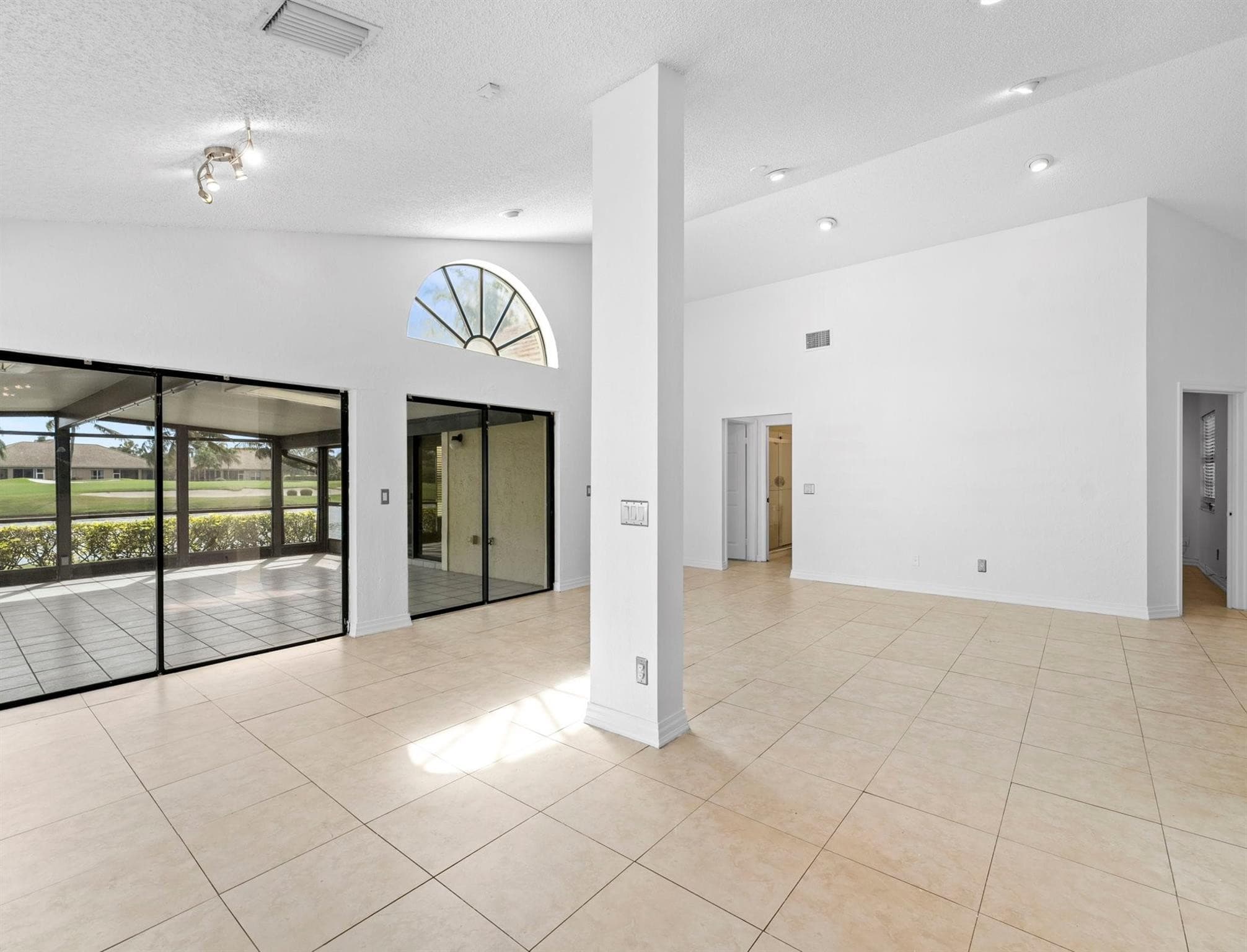 Single Family Residence in Boynton Beach — photo 10 of 31
