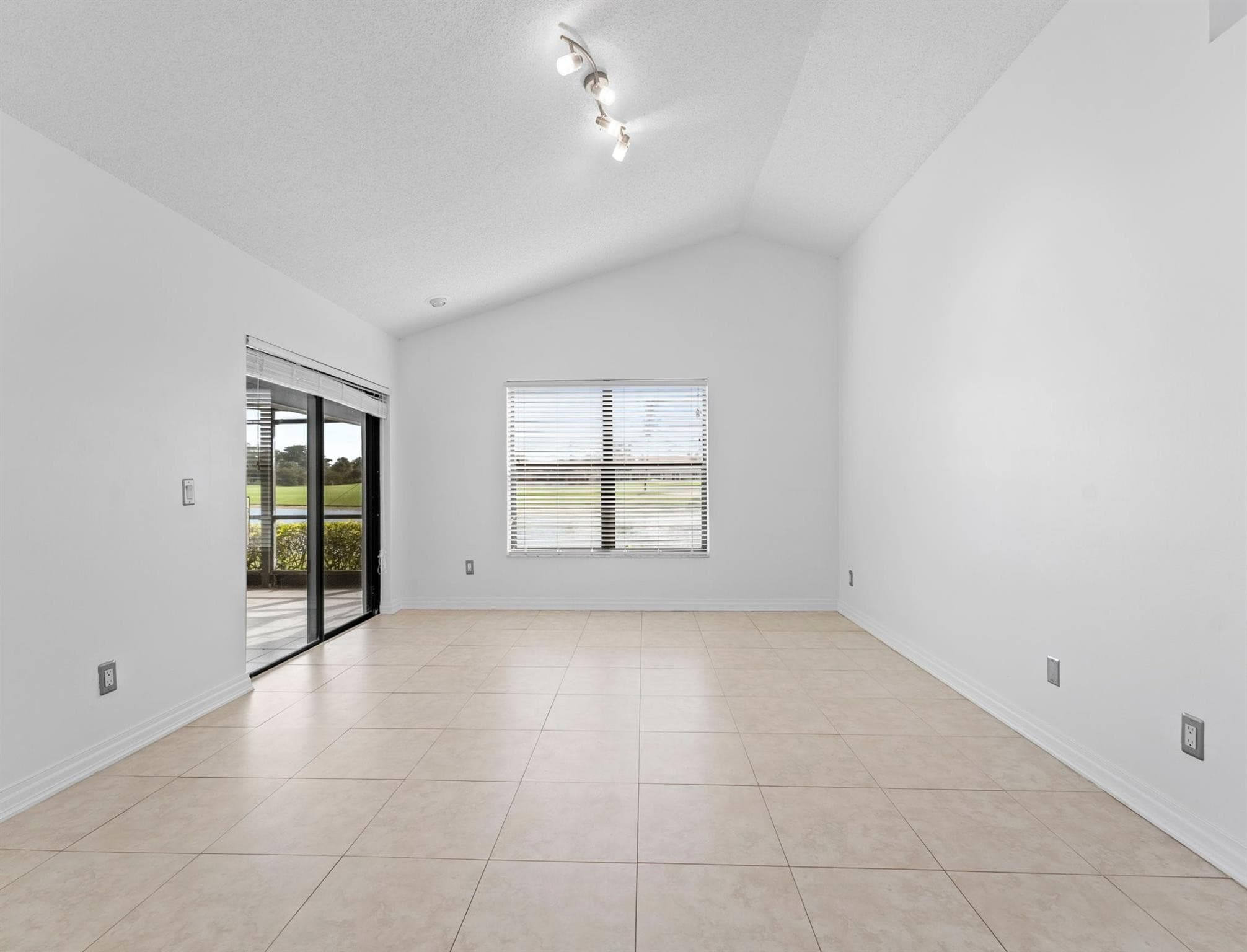 Single Family Residence in Boynton Beach — photo 12 of 31
