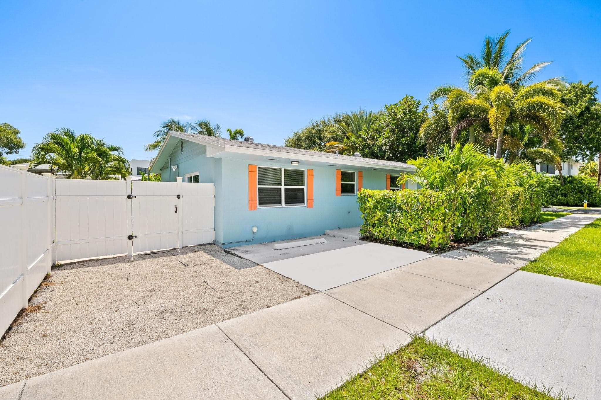 415 SE 3rd Avenue, Delray Beach, FL 33483 — photo 1 of 25