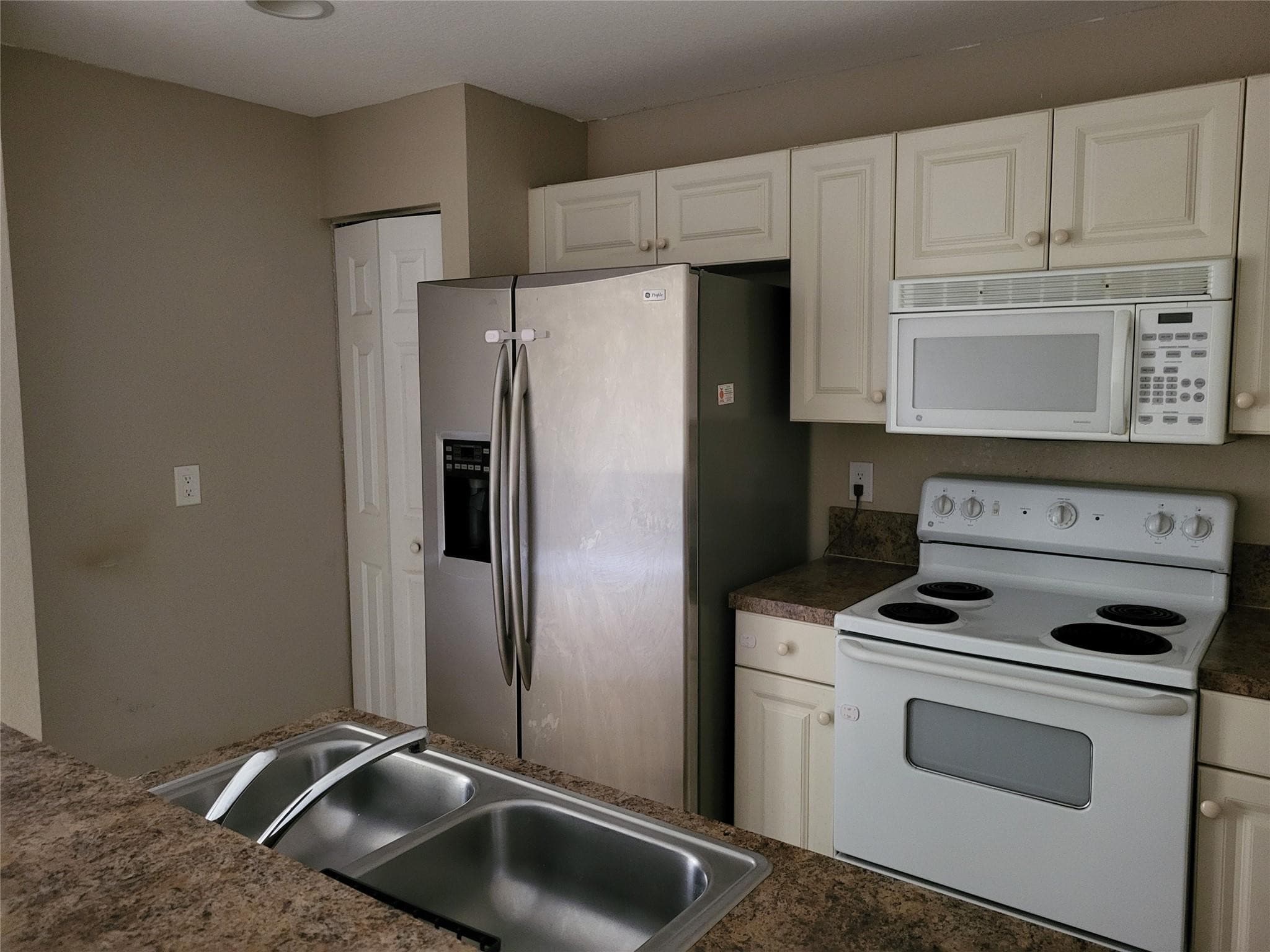 1957 Freeport Lane 1957, Riviera Beach, FL 33404 — photo 6 of 14