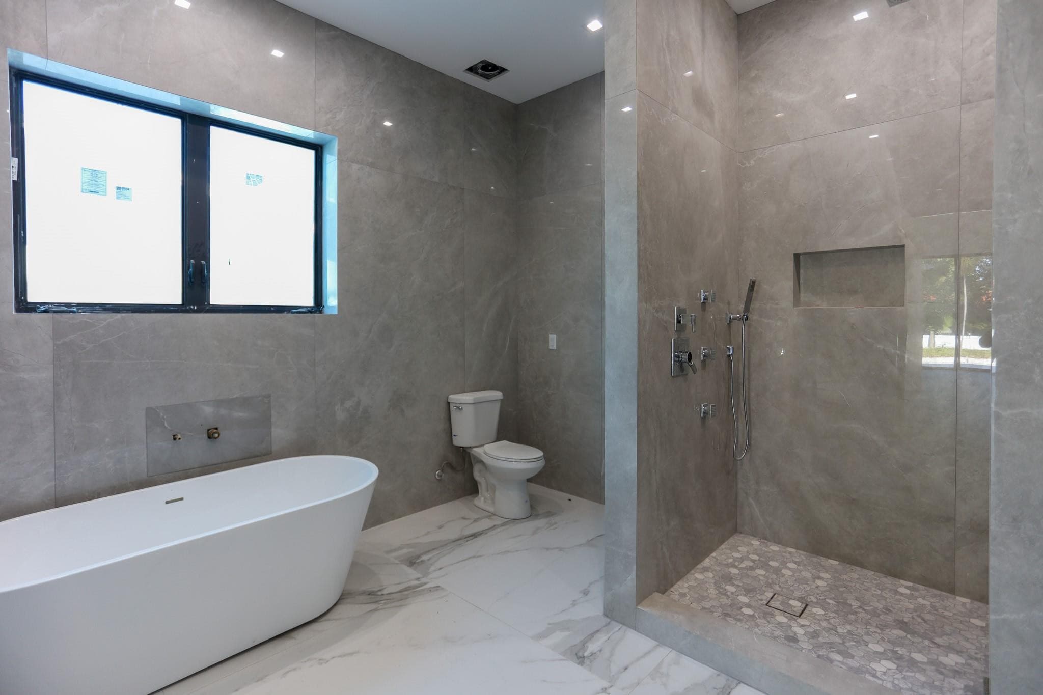 2421 NE 201st Street, Miami, FL 33180 — photo 13 of 27