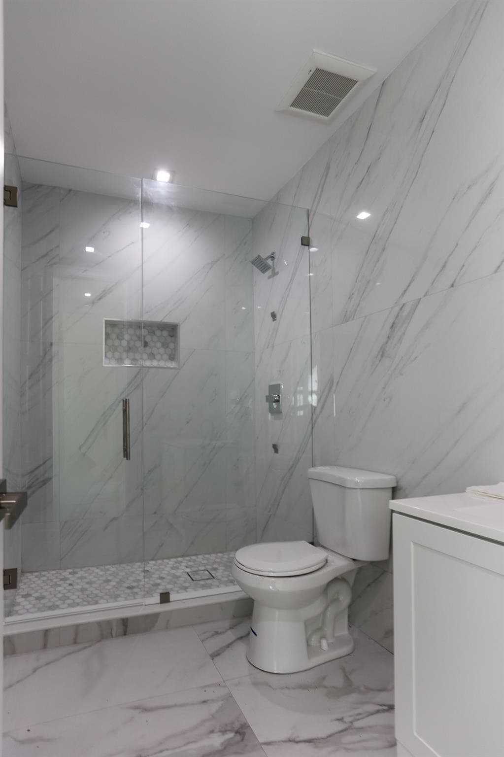 2421 NE 201st Street, Miami, FL 33180 — photo 14 of 27