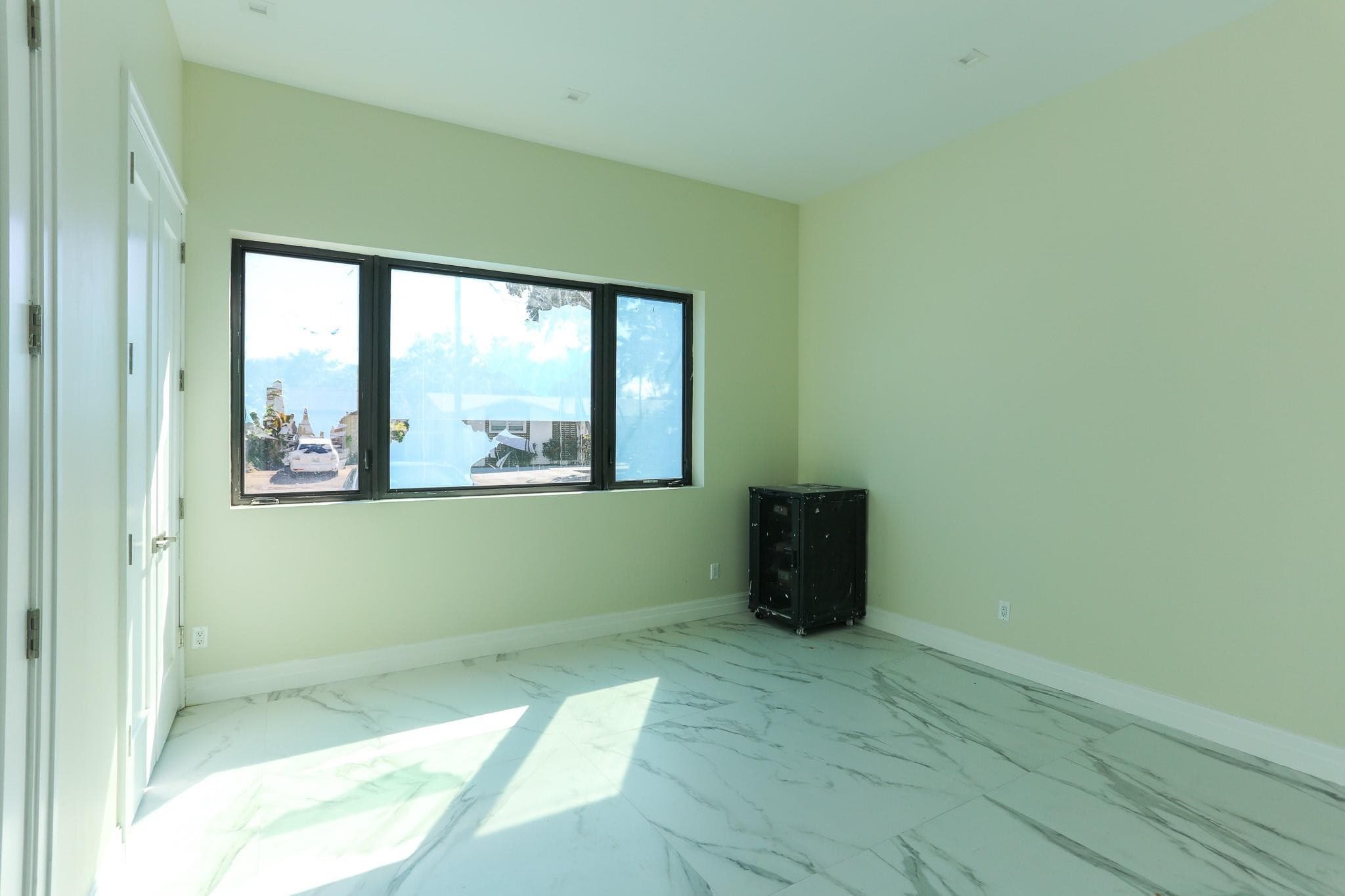 2421 NE 201st Street, Miami, FL 33180 — photo 16 of 27