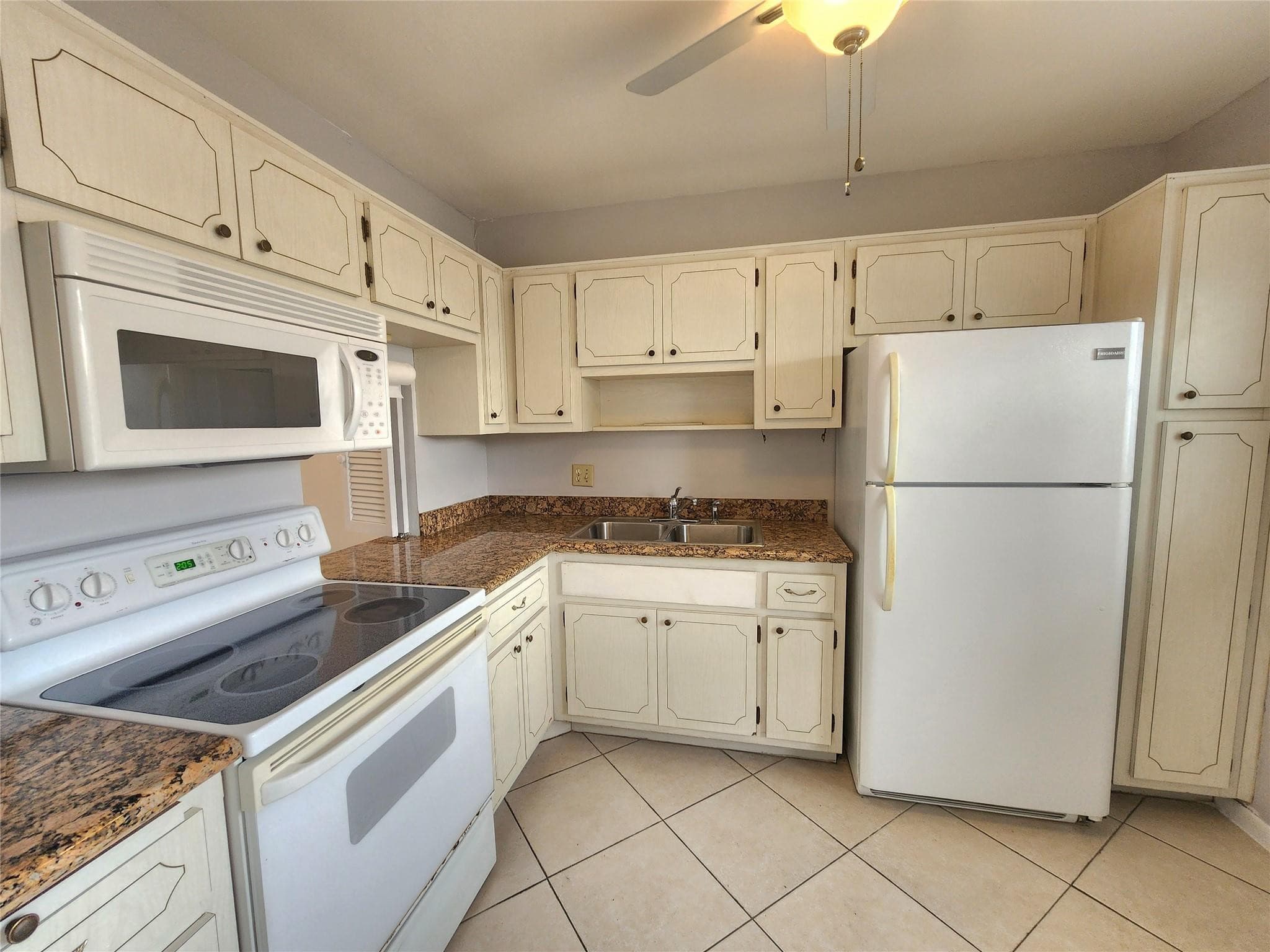 2223 Park Lane 105, Hollywood, FL 33021 — photo 3 of 17