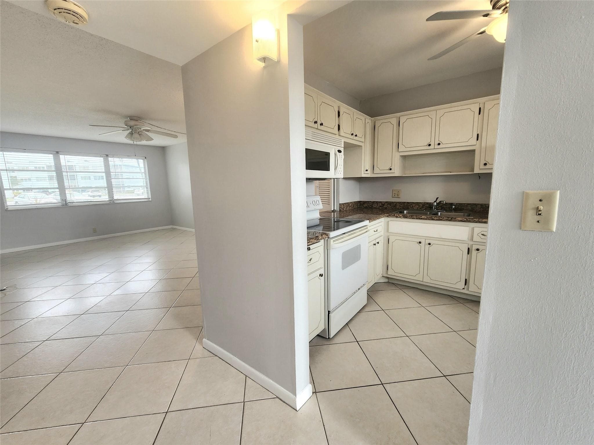 2223 Park Lane 105, Hollywood, FL 33021 — photo 4 of 17