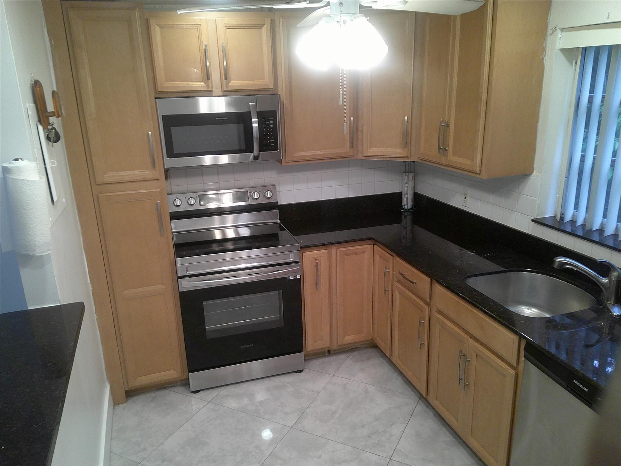 5383 SW 40th Avenue 103, Fort Lauderdale, FL 33314 — photo 4 of 10