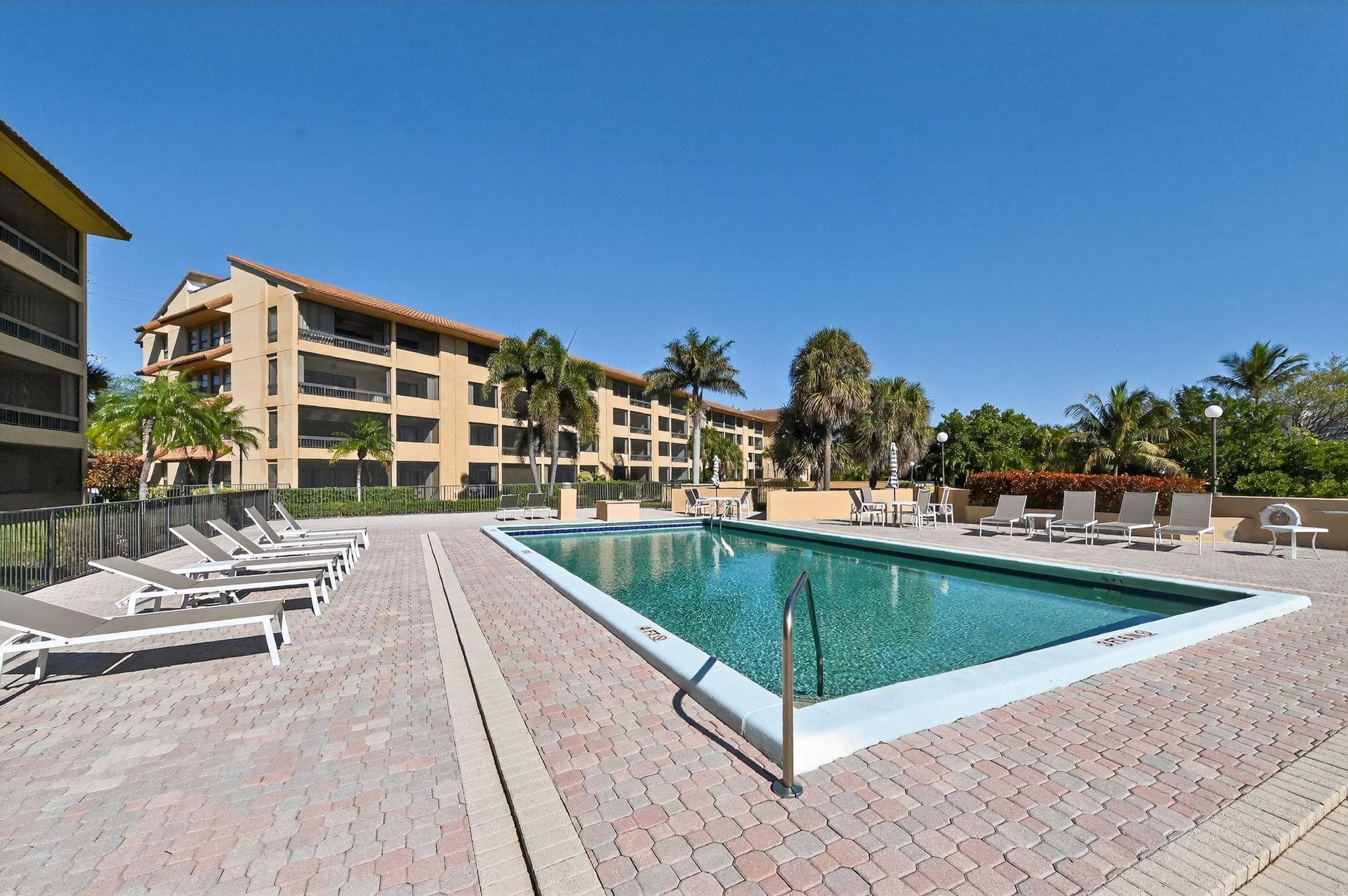 1036 US Highway 1 123, North Palm Beach, FL 33408 — photo 26 of 30