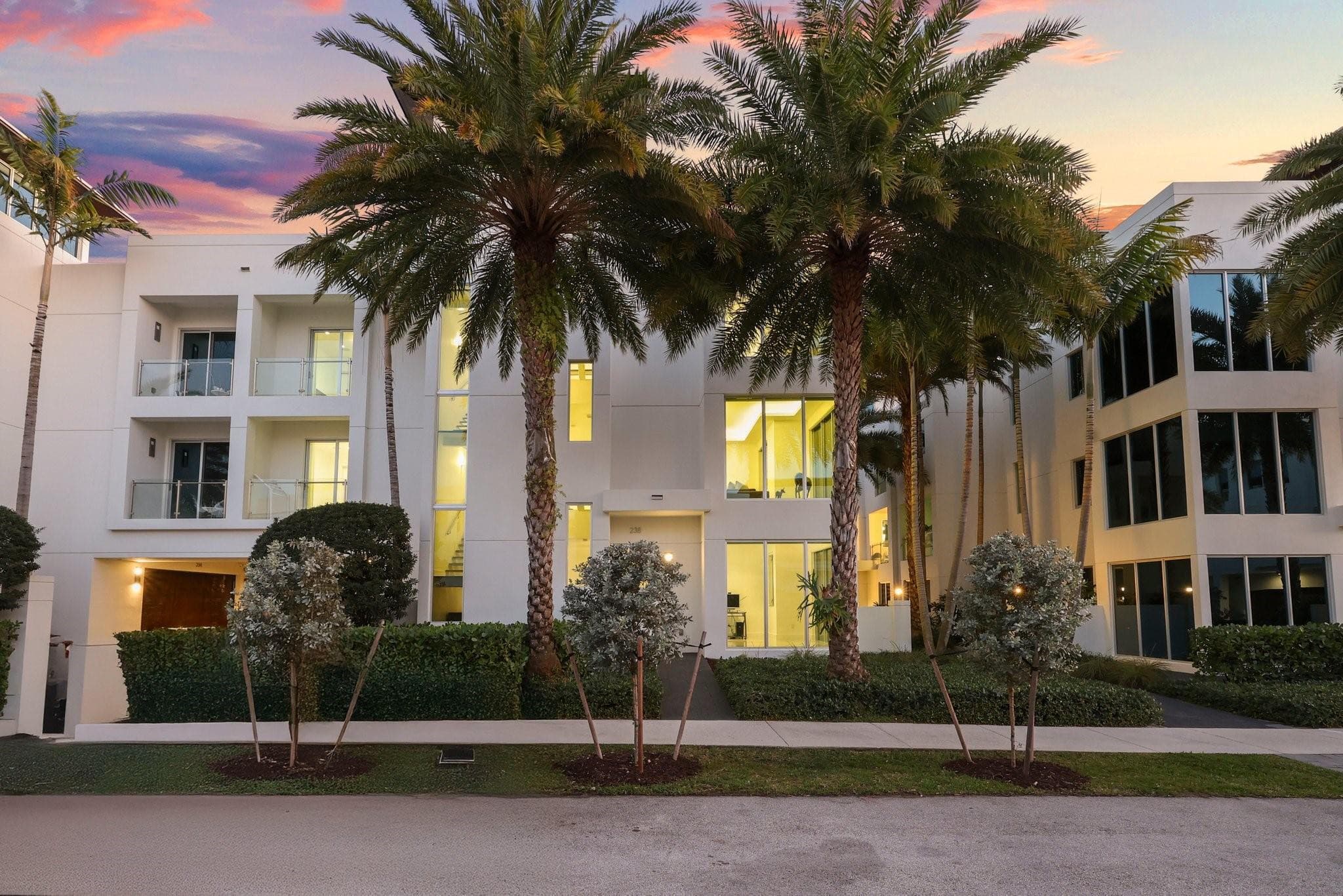 238 Shore Court, Lauderdale-By-The-Sea, FL 33308 — photo 4 of 49