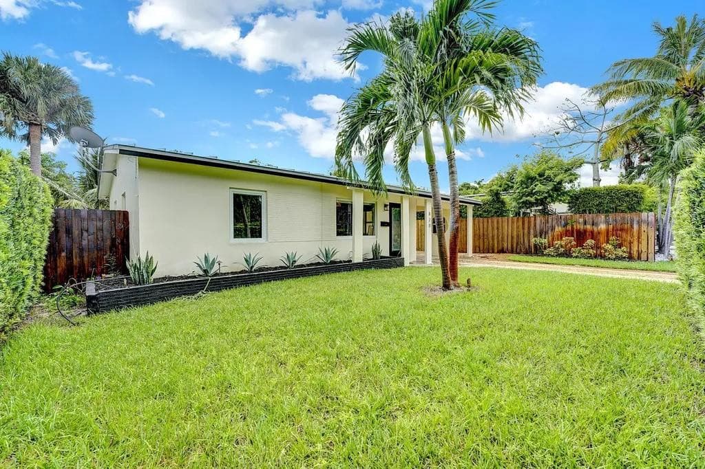 820 NE 17th Street, Fort Lauderdale, FL 33305 — photo 2 of 33