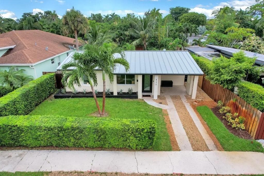 820 NE 17th Street, Fort Lauderdale, FL 33305 — photo 1 of 33