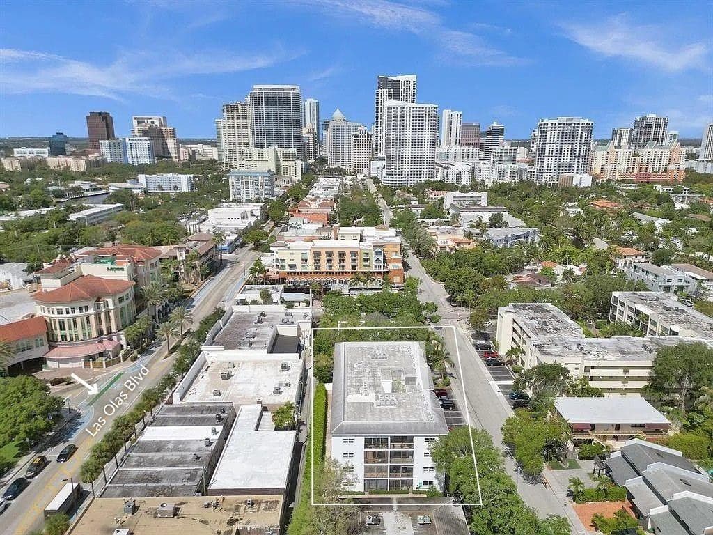 1212 SE 2nd Court 201, Fort Lauderdale, FL 33301 — photo 5 of 33