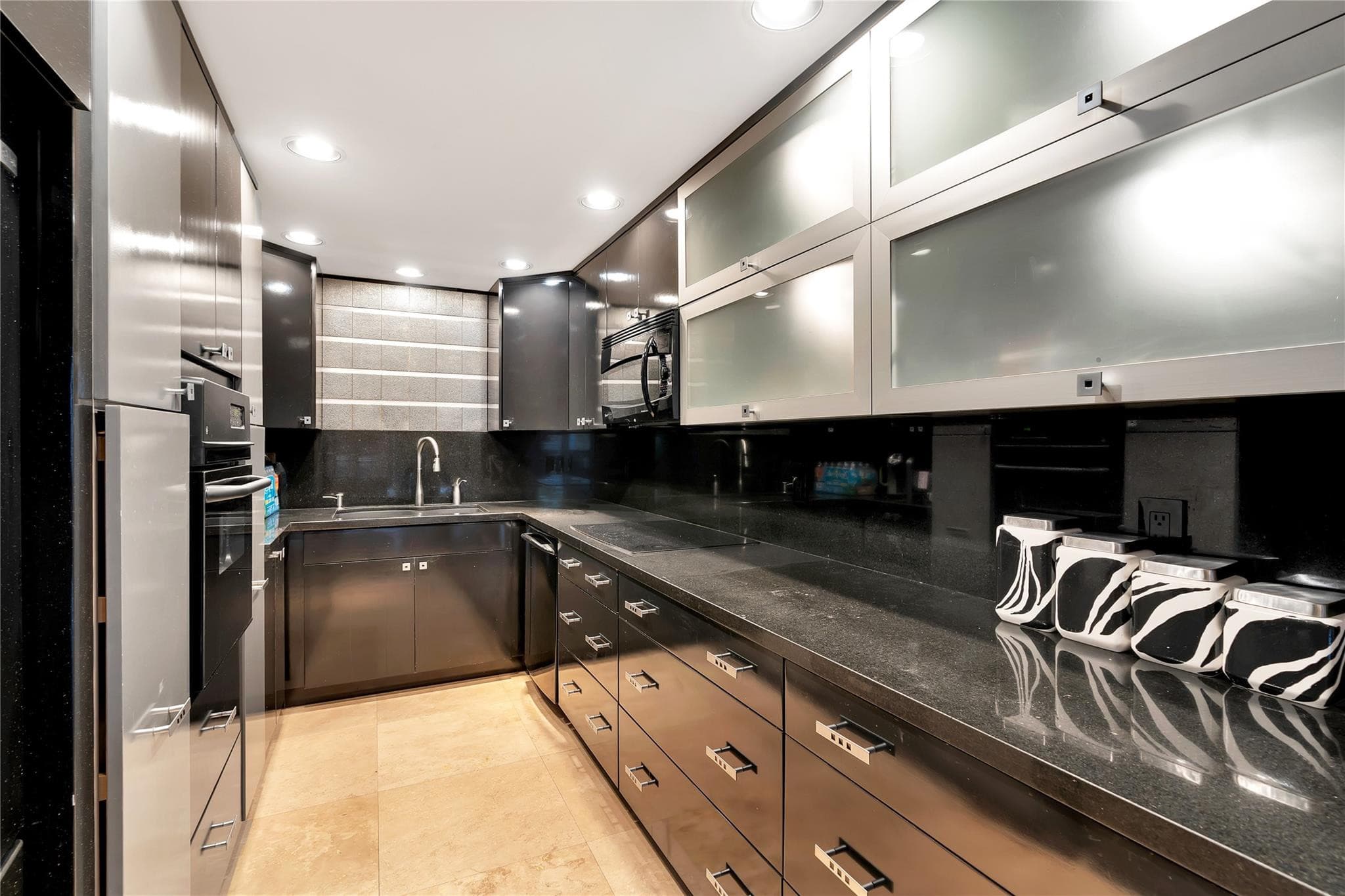 112 N Birch Road 202, Fort Lauderdale, FL 33304 — photo 8 of 18