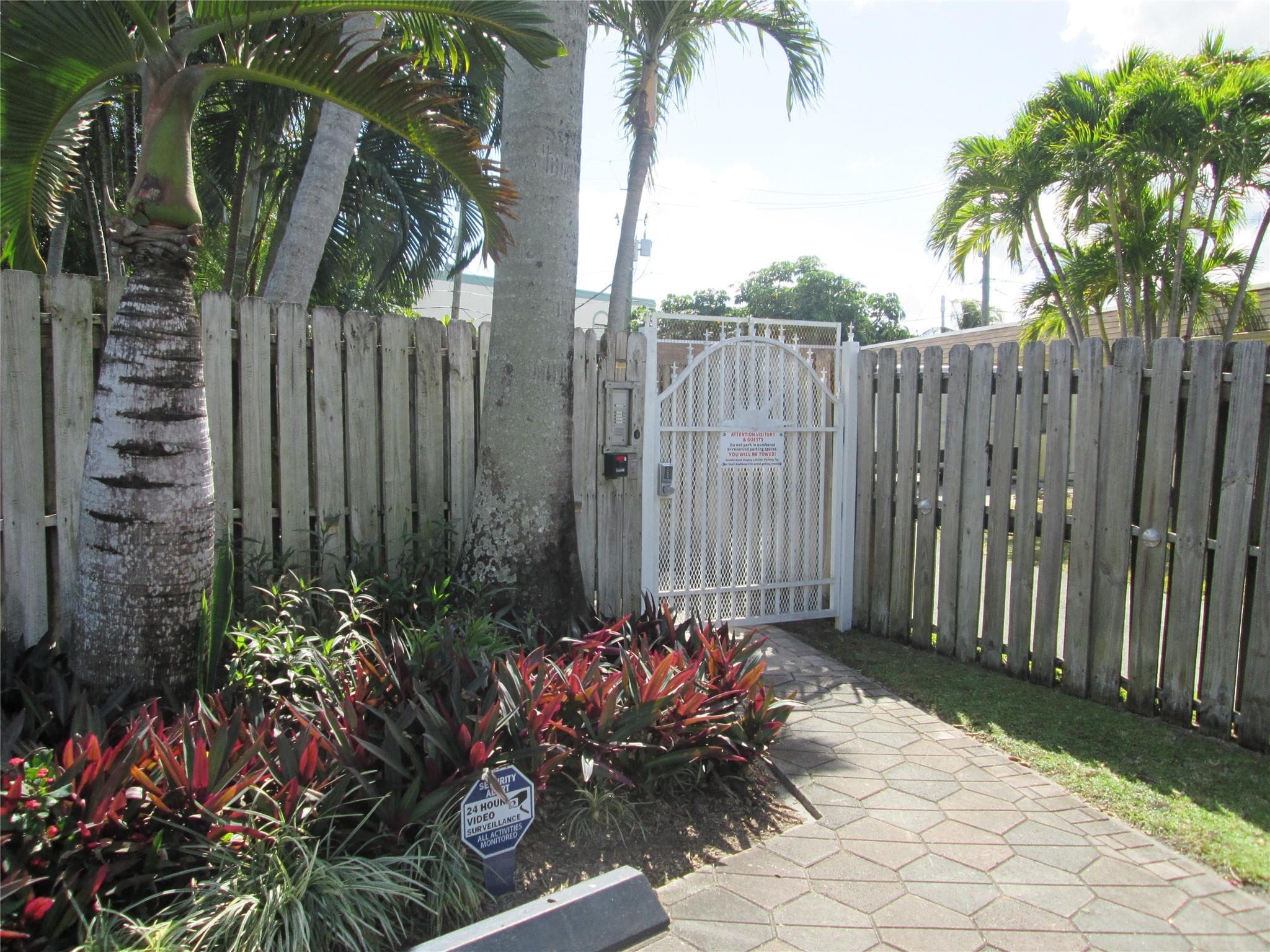 1330 Holly Heights Drive 2, Fort Lauderdale, FL 33304 — photo 4 of 28