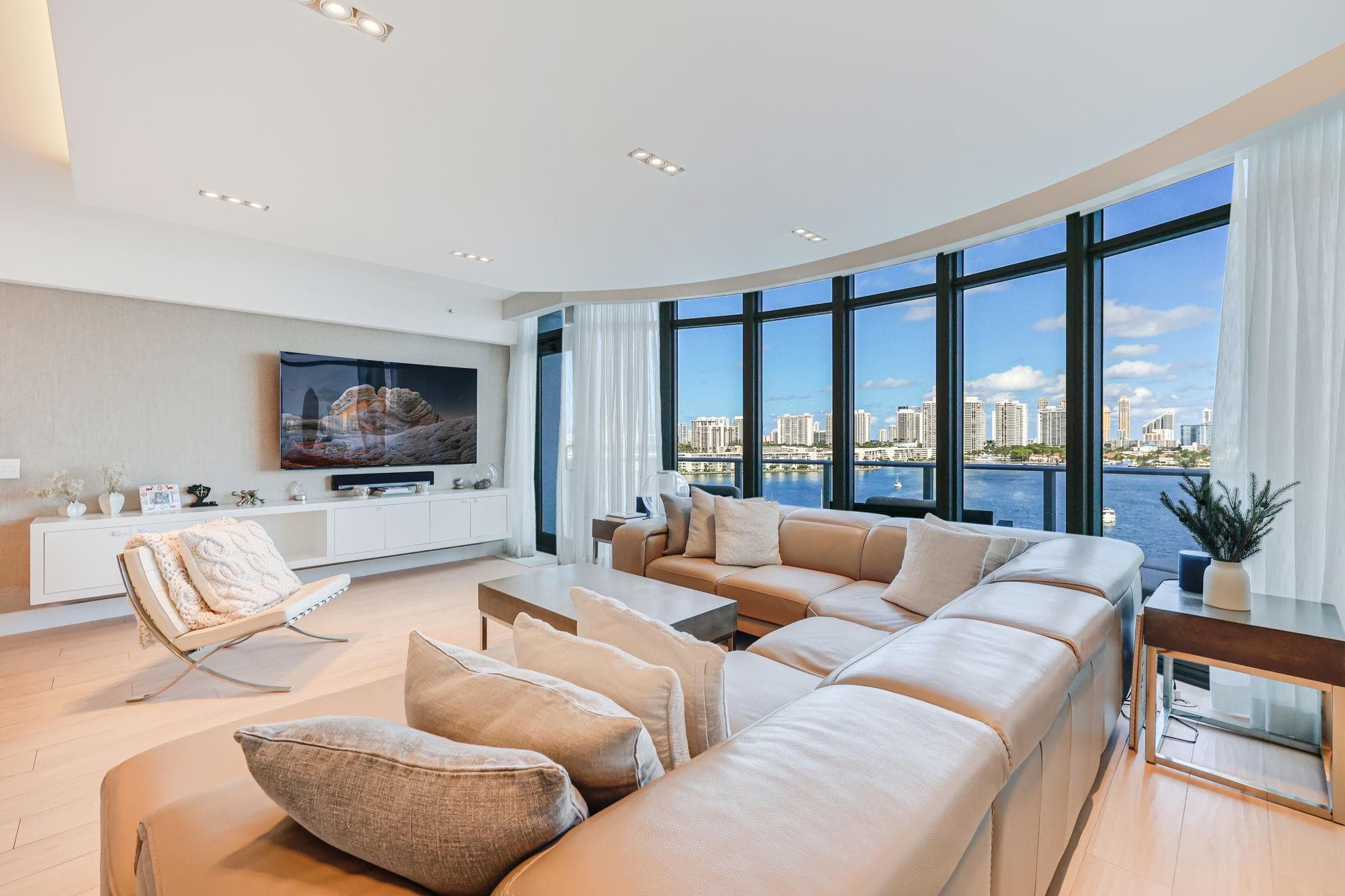 17301 Biscayne Boulevard 1011, North Miami Beach, FL 33160 — photo 1 of 83