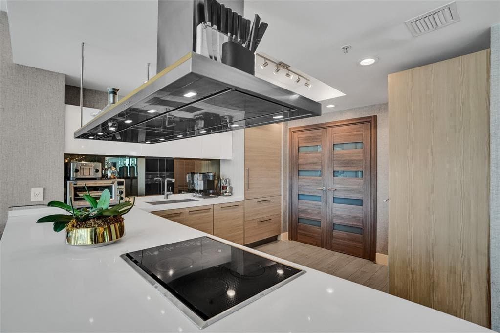 17301 Biscayne Boulevard 1011, North Miami Beach, FL 33160 — photo 80 of 83