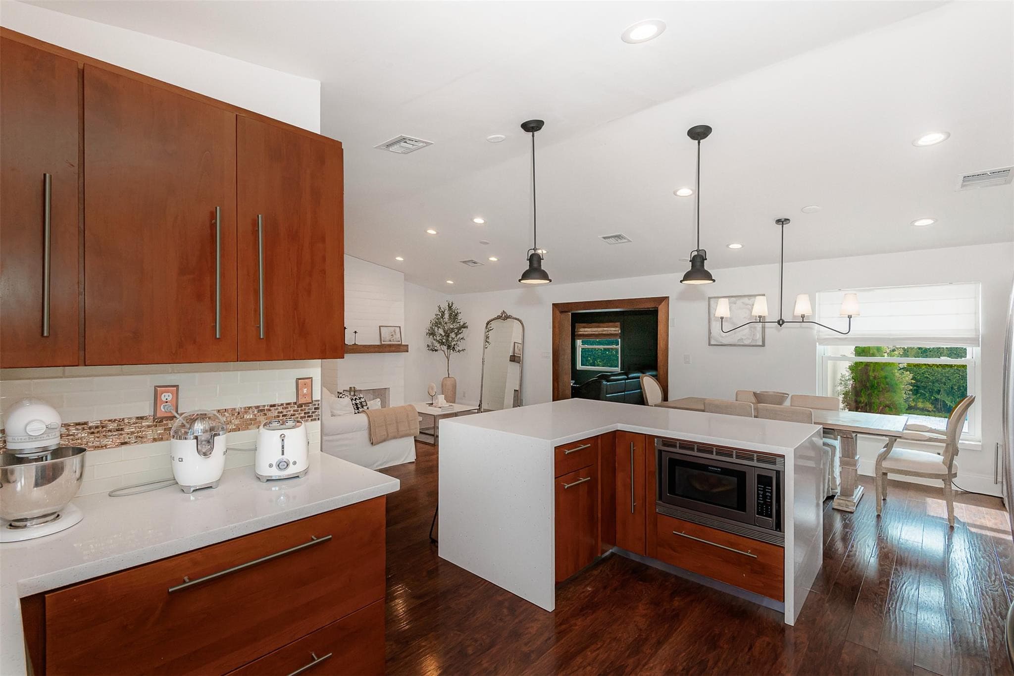 Single Family Residence in Miami — photo 7 of 22