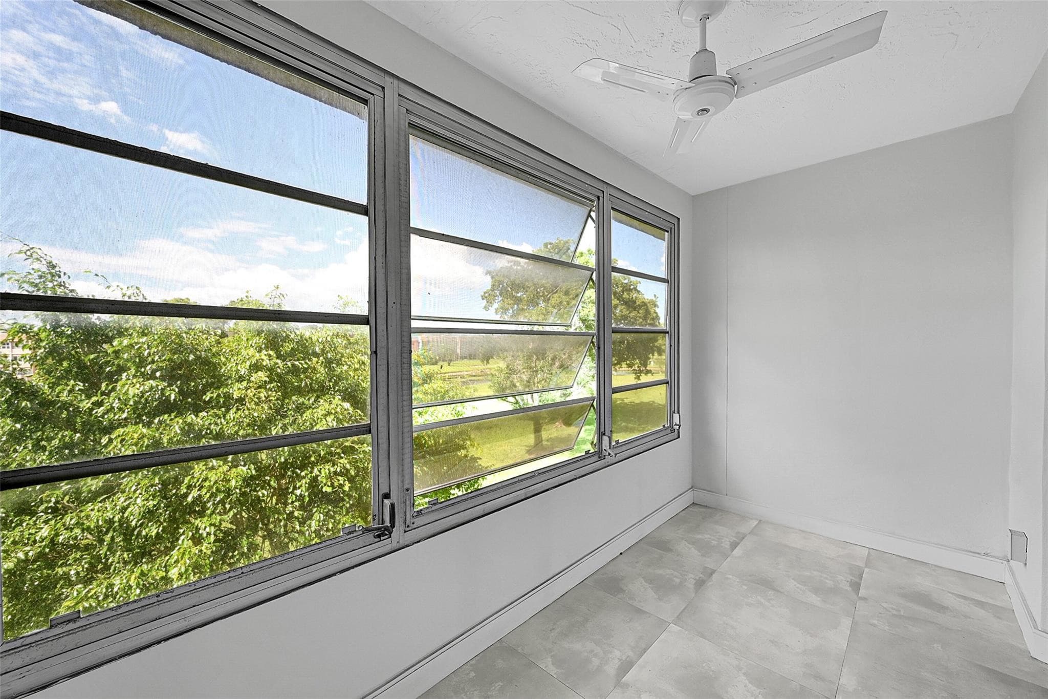 9761 Sunrise Lakes Boulevard 301, Sunrise, FL 33322 — photo 14 of 50
