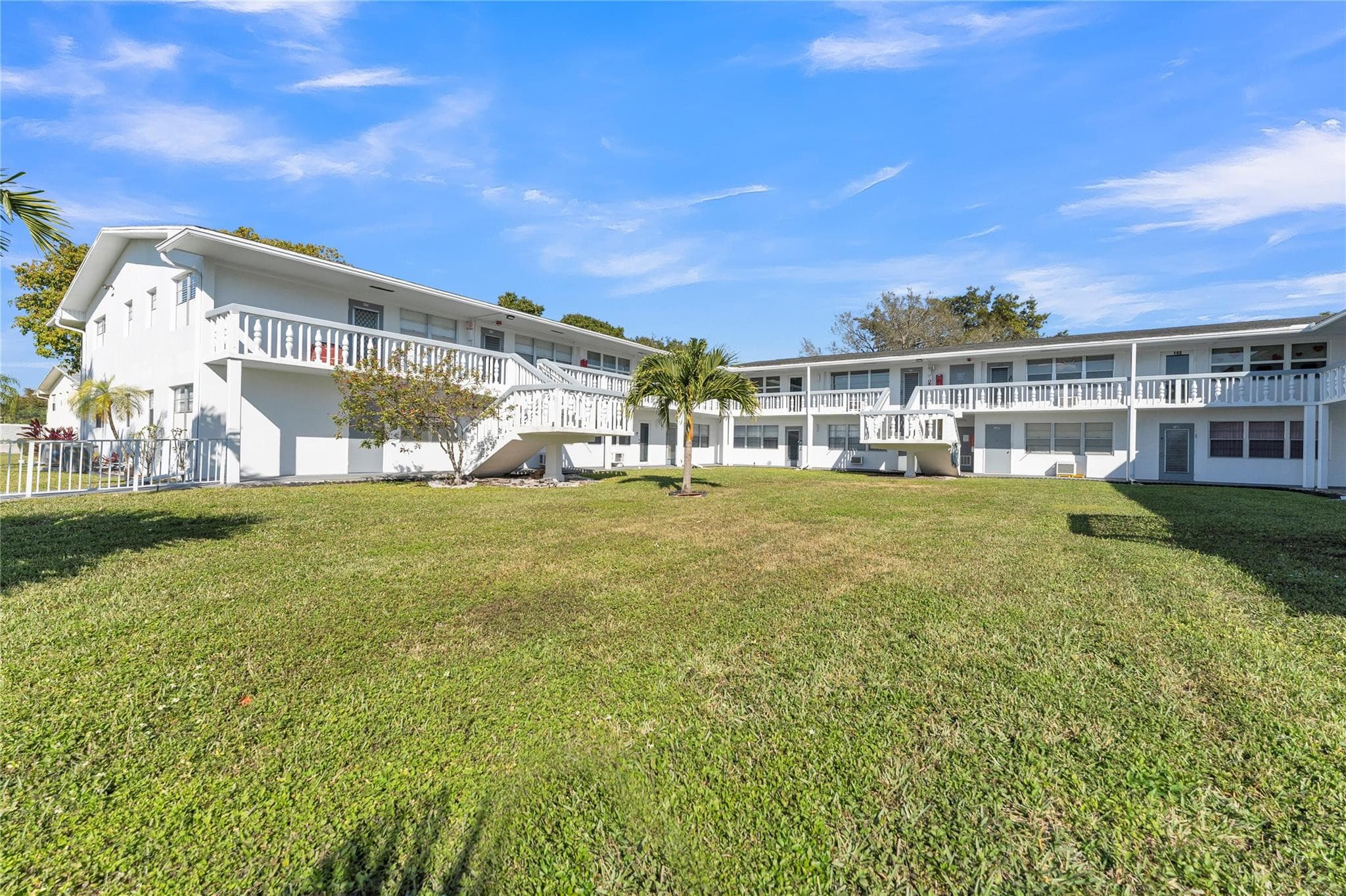 176 Westbury J 176, Deerfield Beach, FL 33442 — photo 2 of 31
