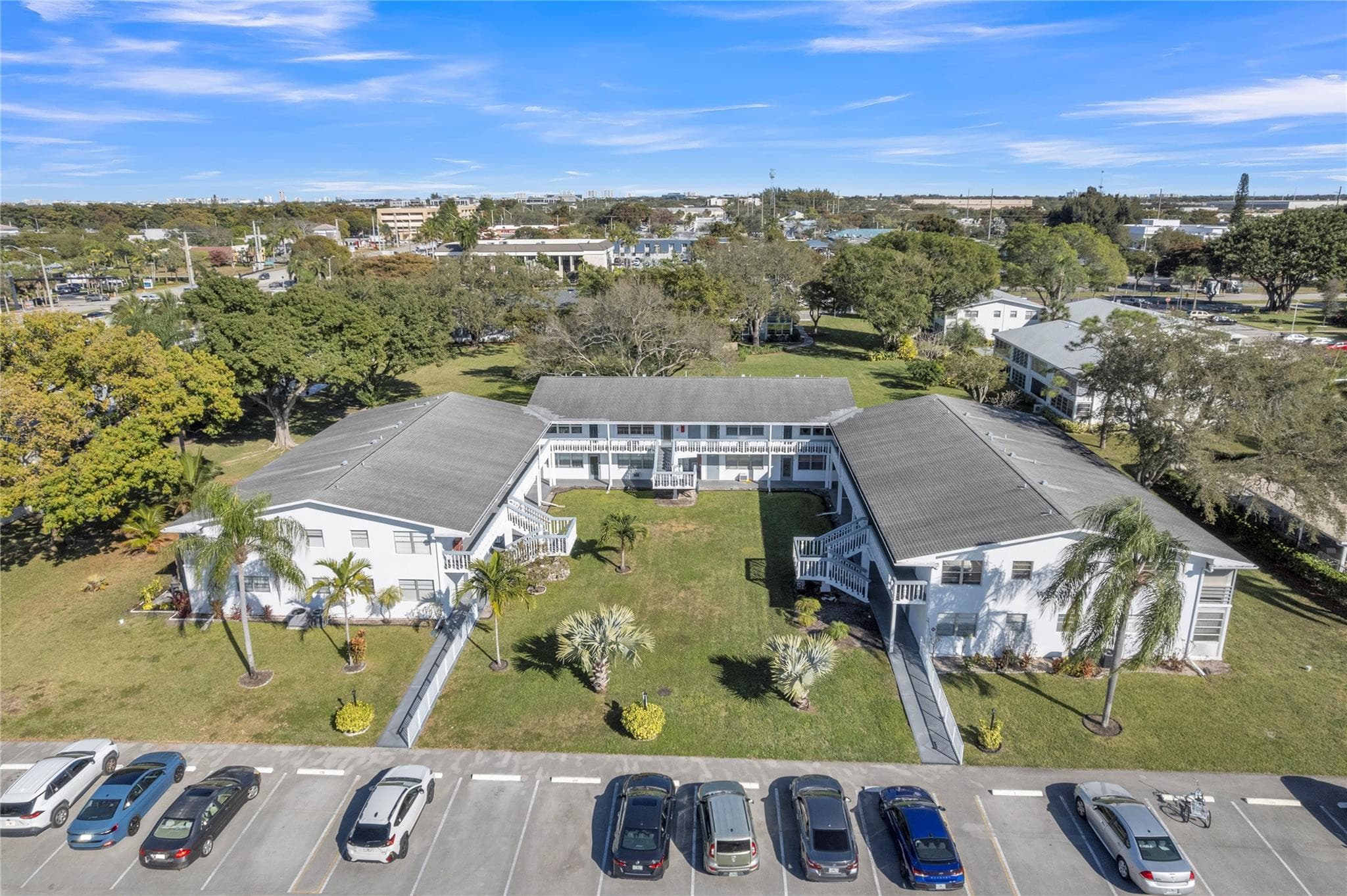 176 Westbury J 176, Deerfield Beach, FL 33442 — photo 4 of 31